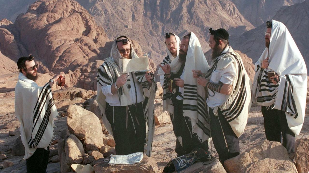 Ultra-orthodoxe Juden beim Gebet auf dem Berg Sinai