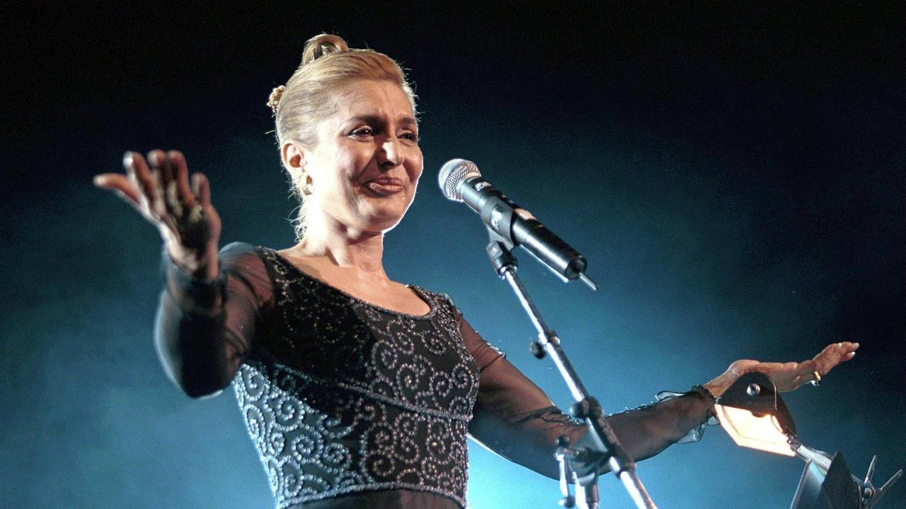Sängerin Googoosh während eines Konzerts in Vancouver 2000.