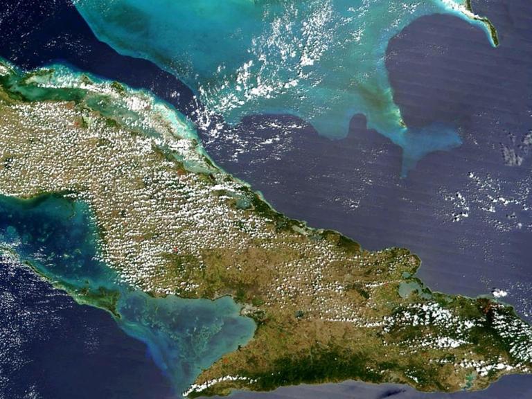 Das am 15. April 2002 von der NASA veröffentliche Foto zeigt  die Karibik und Kuba (unten), 