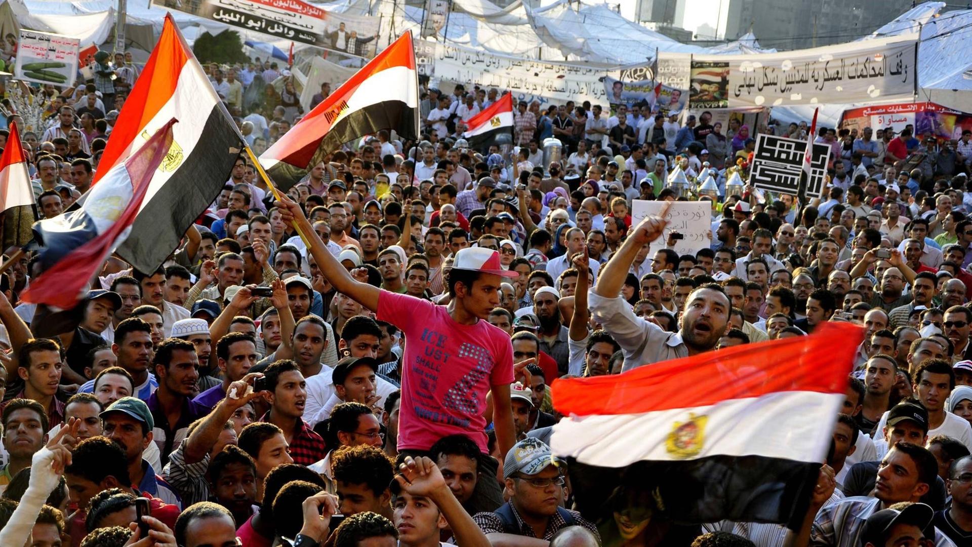 Demonstranten auf den Tahrir-Platz in Kairo