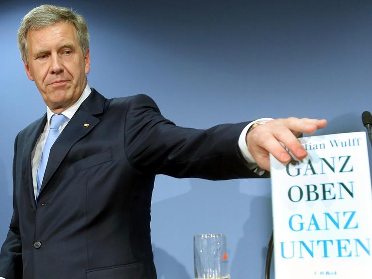 Der ehemalige Bundespräsident Christian Wulff stellte am 10.06.2014 in Berlin sein Buch "Ganz oben ganz unten" vor.