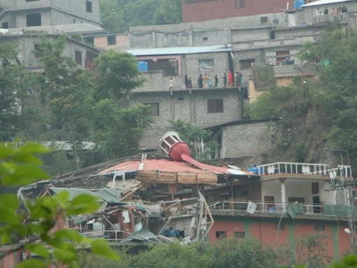Die Folge eines indischen Luftangriffs: eine zerstörte Moschee im pakistanisch kontrollierten Shawai, Muzaffarabad, in der Grenzregion Kaschmir Die Folge eines indischen Luftangriffs: eine zerstörte Moschee im pakistanisch kontrollierten Shawai, Muzaffarabad, in der Grenzregion Kaschmir