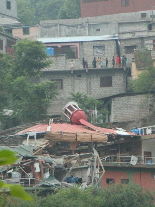 Die Folge eines indischen Luftangriffs: eine zerstörte Moschee im pakistanisch kontrollierten Shawai, Muzaffarabad, in der Grenzregion Kaschmir Die Folge eines indischen Luftangriffs: eine zerstörte Moschee im pakistanisch kontrollierten Shawai, Muzaffarabad, in der Grenzregion Kaschmir