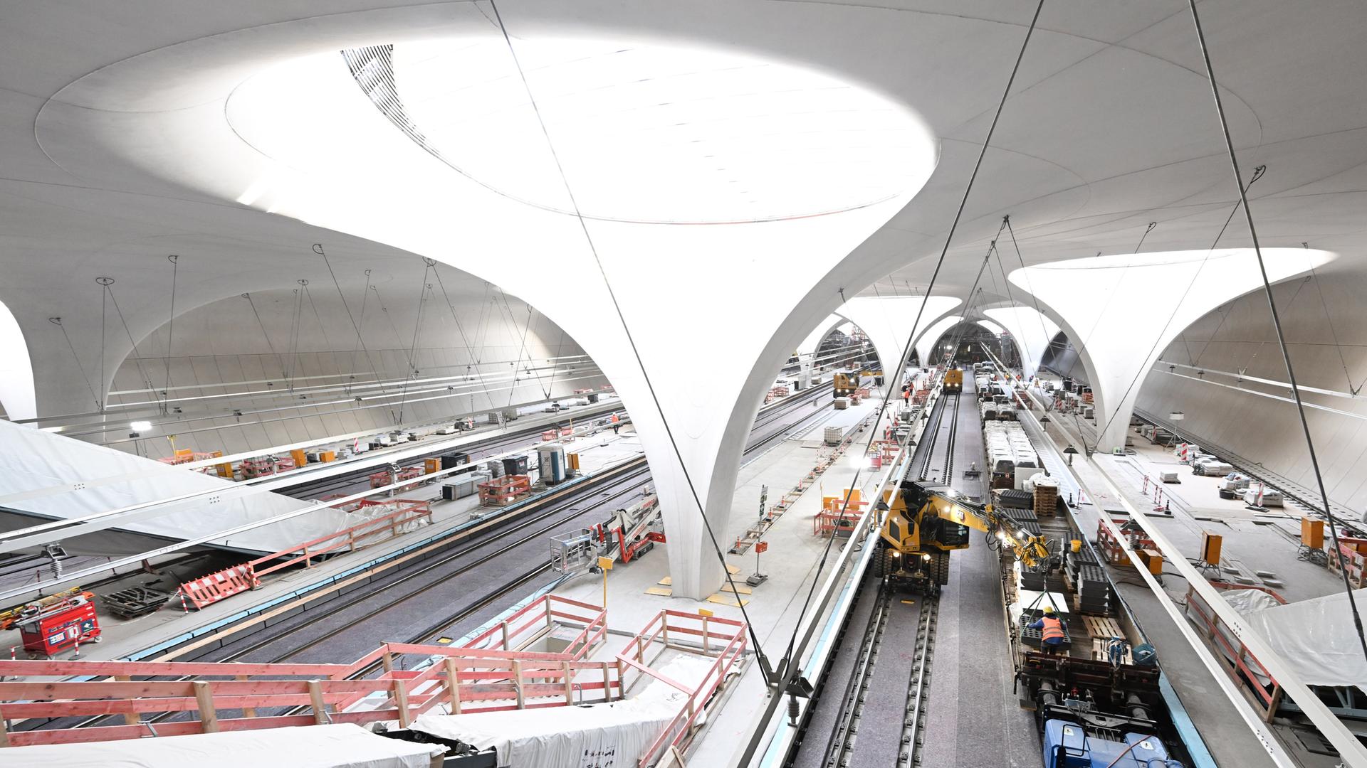 Die Baustelle des neuen unter die Erde verlegten Hauptbahnhofs im Rahmen des Bahnprojekts Stuttgart 21. Die Baustelle des neuen unter die Erde verlegten Hauptbahnhofs im Rahmen des Bahnprojekts Stuttgart 21.