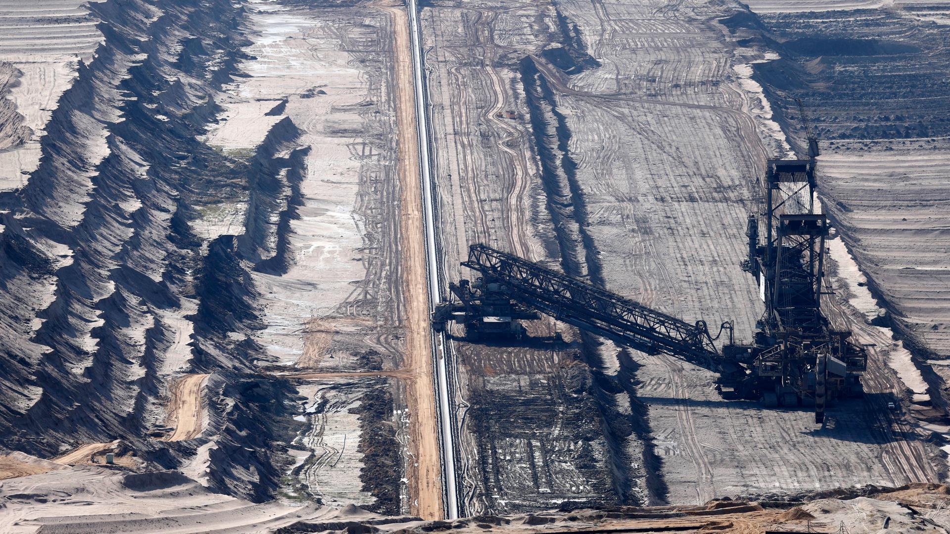 Braunkohlebagger im Tagebau Hambach, NRW Braunkohlebagger im Tagebau Hambach, NRW