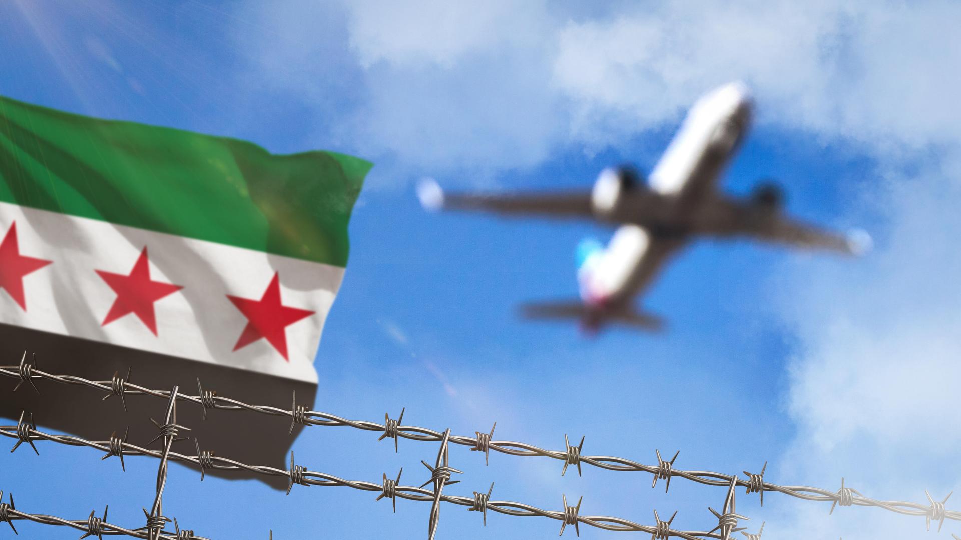 Symbolbild zu Abschiebungen nach Syrien: Ein Stacheldrahtzaun, eine syrische Flagge und ein Flugzeug