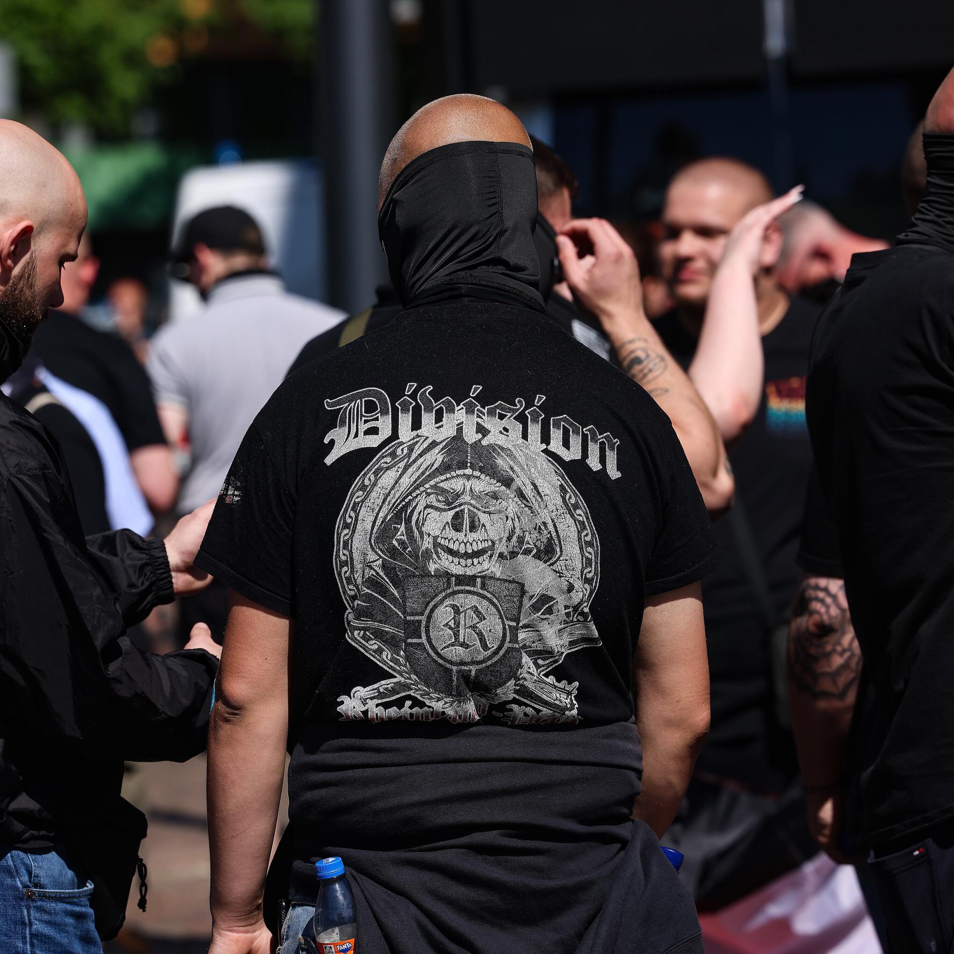Neonazis auf einer Demonstration in Gelsenkirchen.