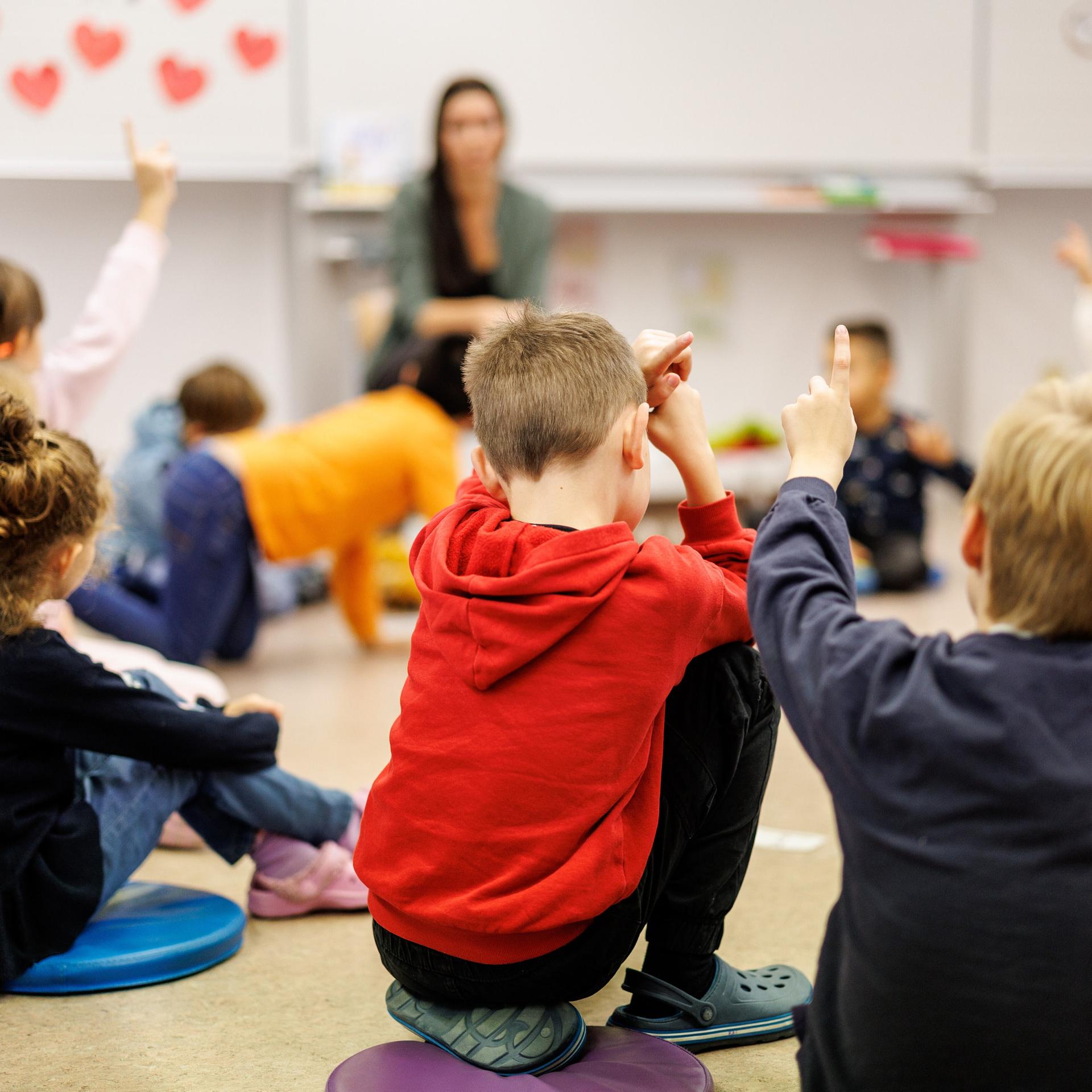 Schüler einer zweiten Klasse einer Grundschule im Stadtteil Neuperlach in München