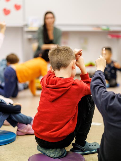 Schüler einer zweiten Klasse einer Grundschule im Stadtteil Neuperlach in München