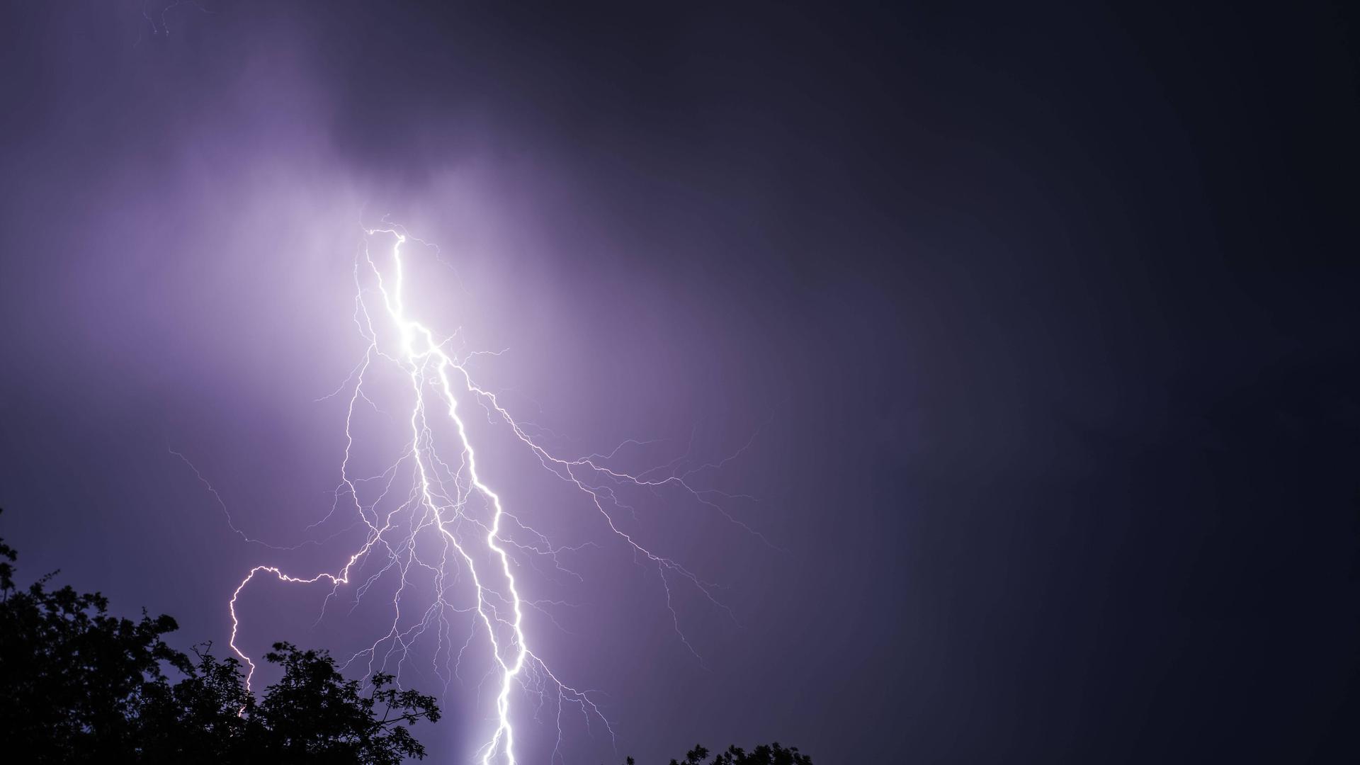 Gewitter mit Blitz.