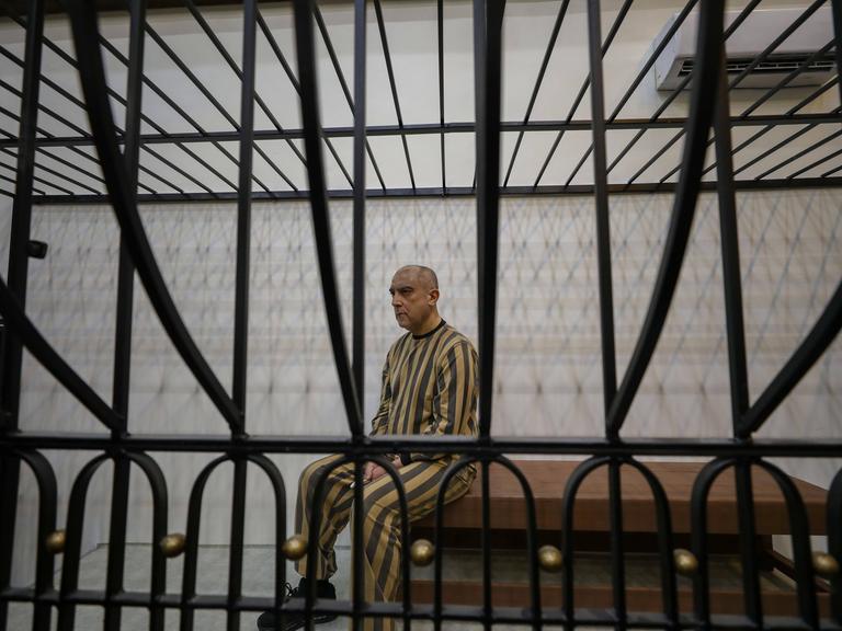 Atef Najib begins hinter Gittern in einem Gerichtsaal in Damaskus Atef Najib begins hinter Gittern in einem Gerichtsaal in Damaskus