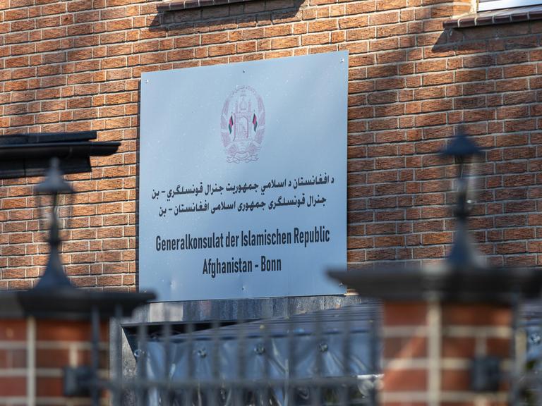 Schild am Eingang des Generalkonsulats der Islamischen Republik Afghanistan (Bonn, 02.10.2025)