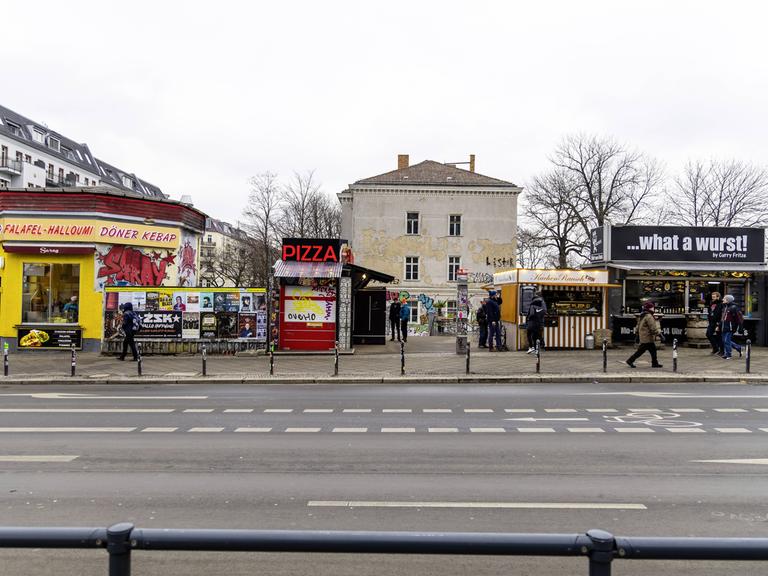Drei Restaurants in Berlin: Eine Döner-, Pizza- und Currywurstbude.