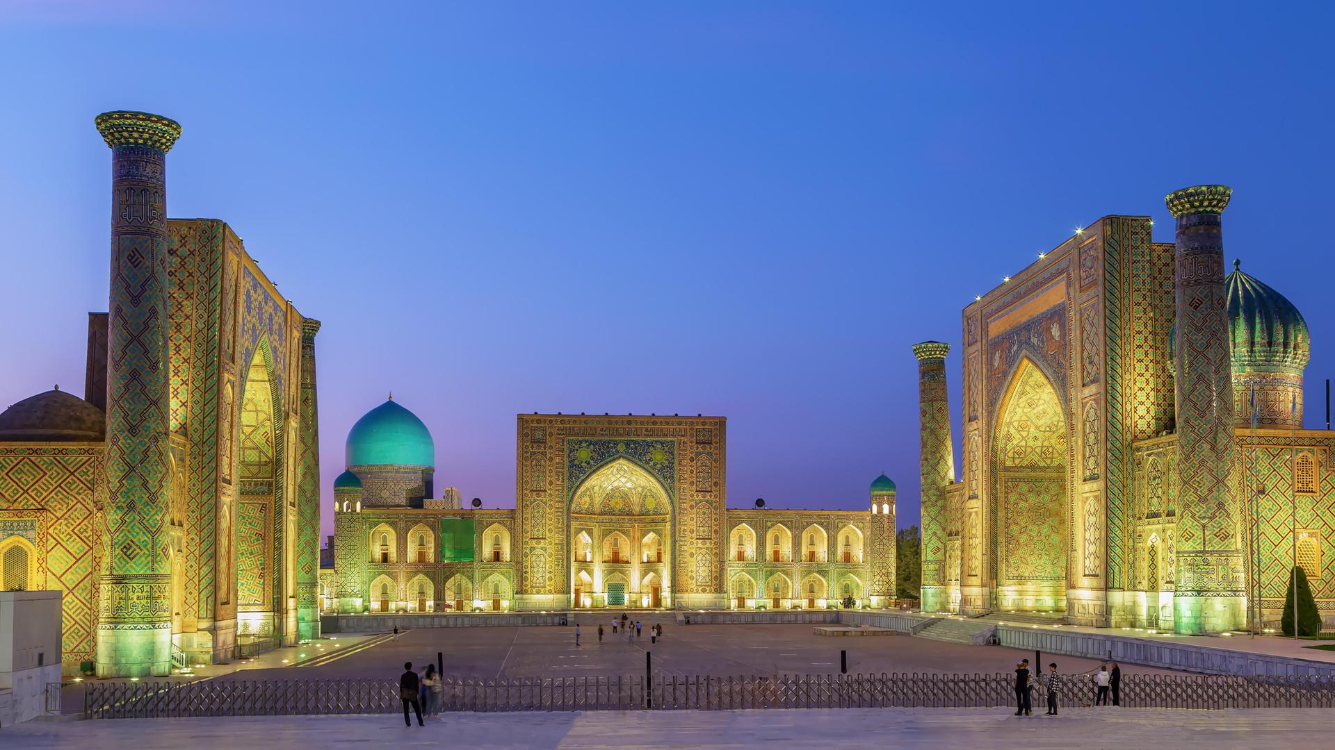 Der Registan ist das historische Zentrum in Samarkand. Die usbekische Stadt liegt an der Seidenstraße.