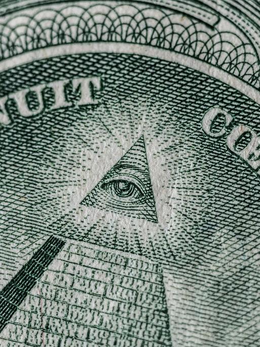 Eine Pyramide auf einem Ein-Dollar-Schein