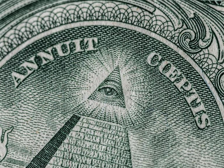 Eine Pyramide auf einem Ein-Dollar-Schein