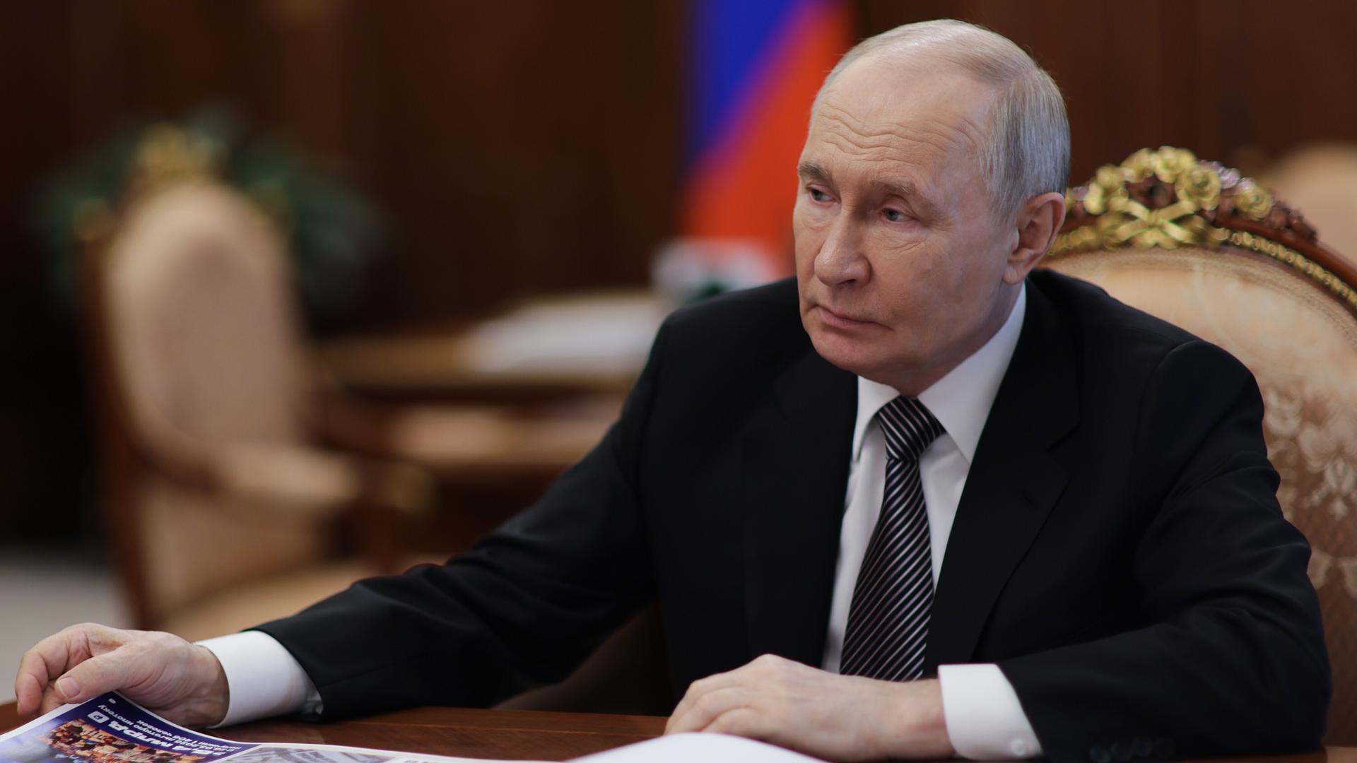 Russlands Präsident Vladimir Putin bei einem Treffen mit dem Gouverneur der Region Kursk Alexander Khinshtein im Kreml (Moskau, 20.06.2026) Russlands Präsident Vladimir Putin bei einem Treffen mit dem Gouverneur der Region Kursk Alexander Khinshtein im Kreml (Moskau, 20.06.2026)