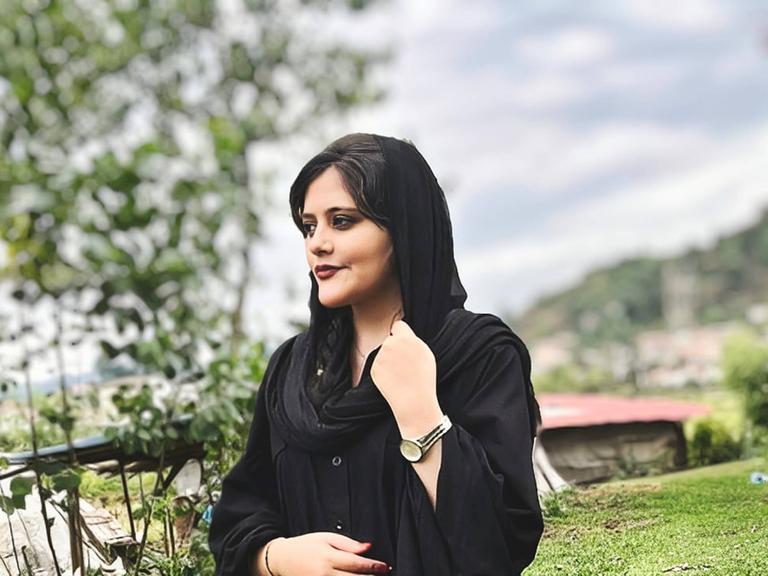 Mahsa Amini, posthum veröffentlichtes Porträtfoto