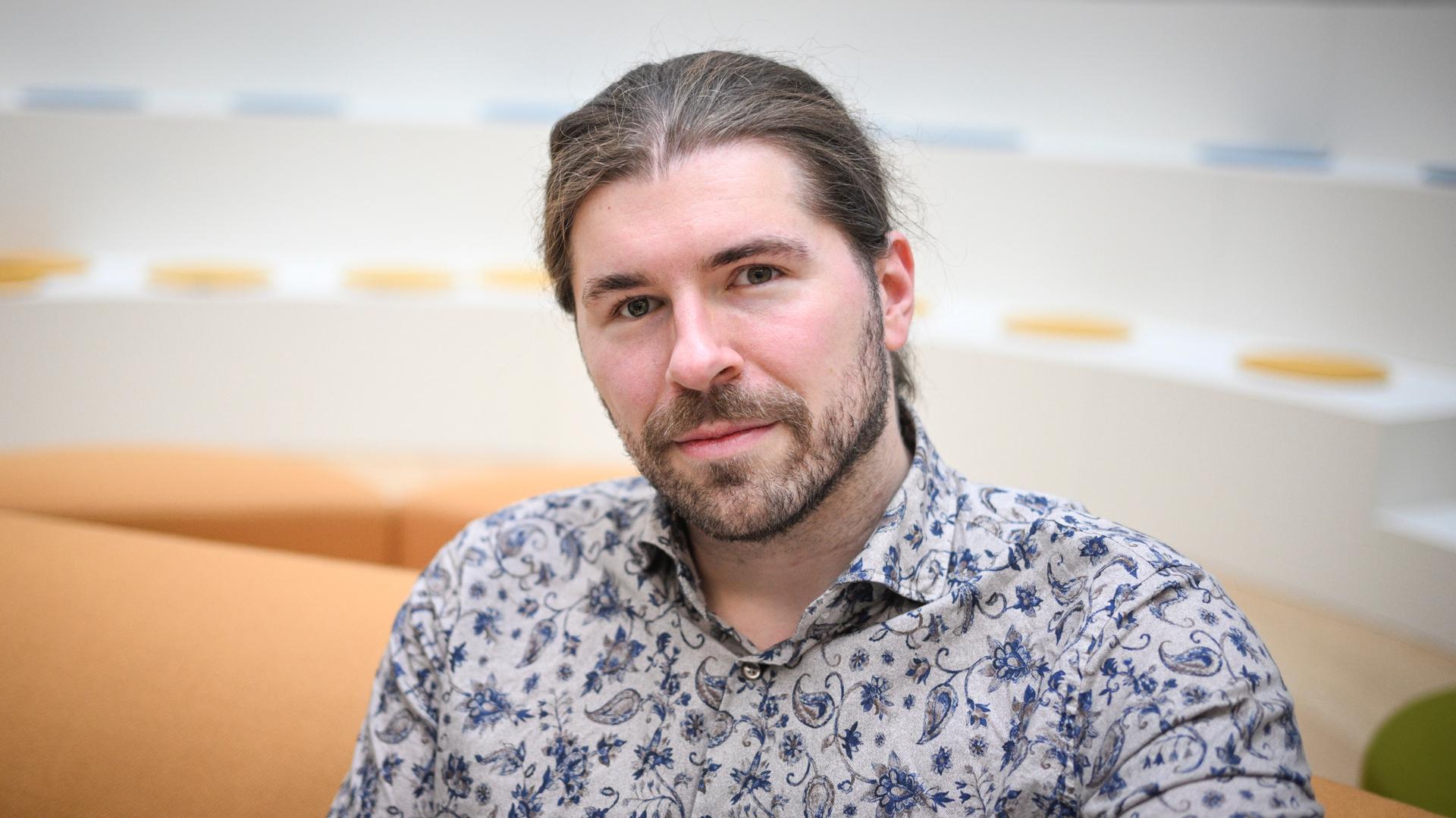 Journalist, Autor und Youtuber Alexander Prinz Journalist, Autor und Youtuber Alexander Prinz