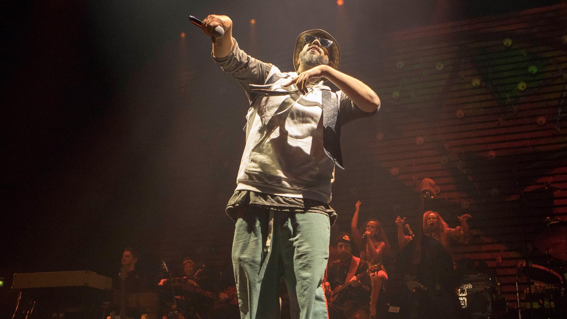 Samy Deluxe bei einem Konzert am 19.12.2019 in Hamburg, Barclaycard Arena. Samy Deluxe bei einem Konzert am 19.12.2019 in Hamburg, Barclaycard Arena.