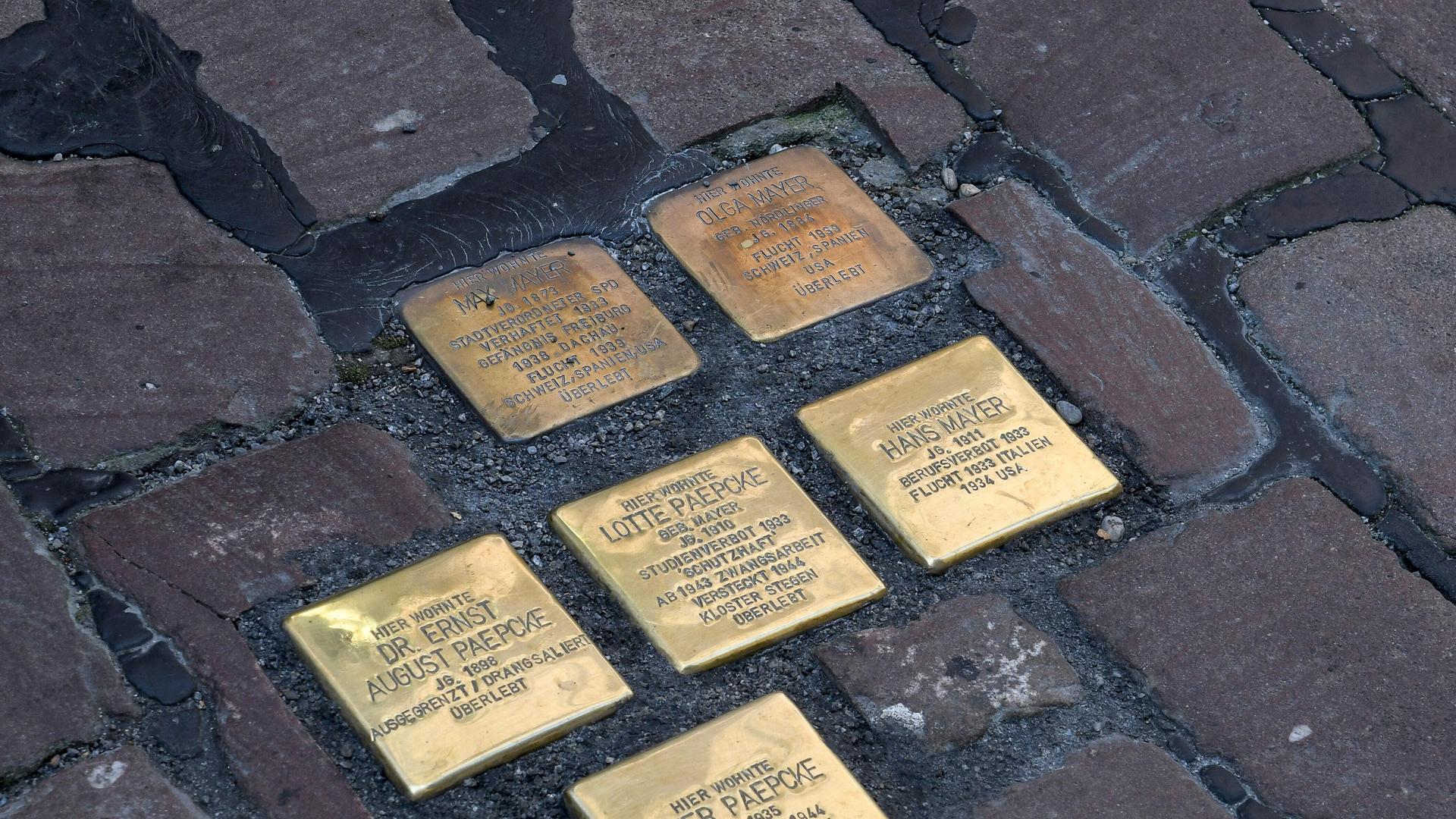 Stolpersteine als Mahnmal für Holocaust-Opfer Stolpersteine als Mahnmal für Holocaust-Opfer