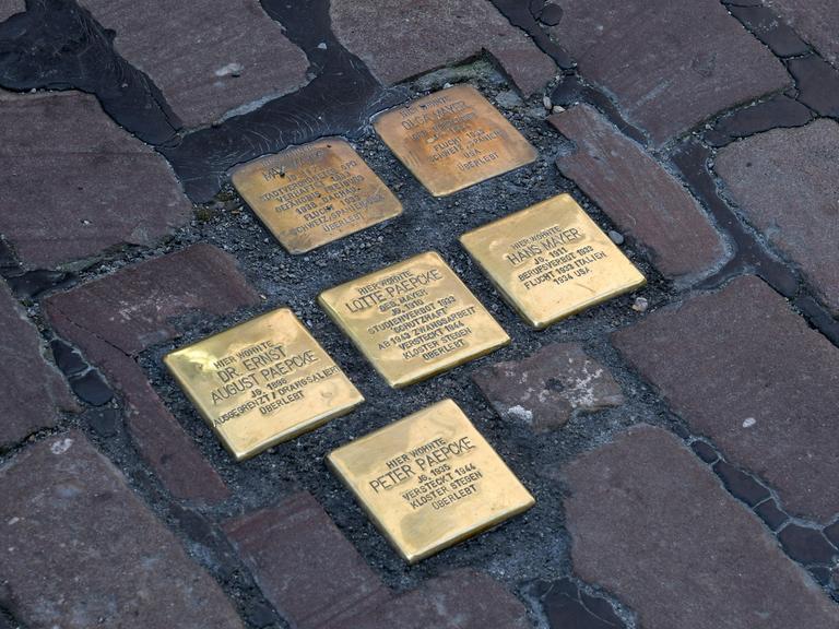 Stolpersteine als Mahnmal für Holocaust-Opfer Stolpersteine als Mahnmal für Holocaust-Opfer