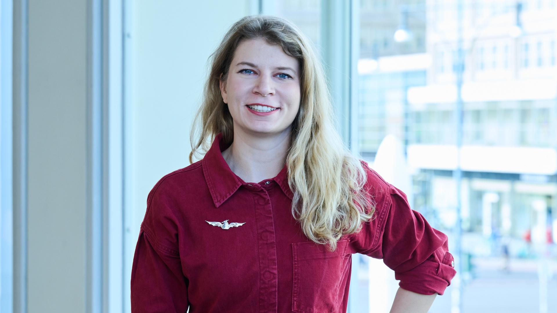 Rabea Rogge, Astronautin, erste deutsche Frau im All, steht beim Weltraumkongress "NewSpace. Aufbruch in die industrielle Zukunft" im Berliner Congress Center (BCC). Rabea Rogge, Astronautin, erste deutsche Frau im All, steht beim Weltraumkongress "NewSpace. Aufbruch in die industrielle Zukunft" im Berliner Congress Center (BCC).