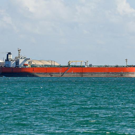 Diese Aufnahme zeigt ein Tankerschiff im Supertankerstützpunkt im Industriegebiet des Hafens von Matanzas, Kuba, am 30. März 2026.