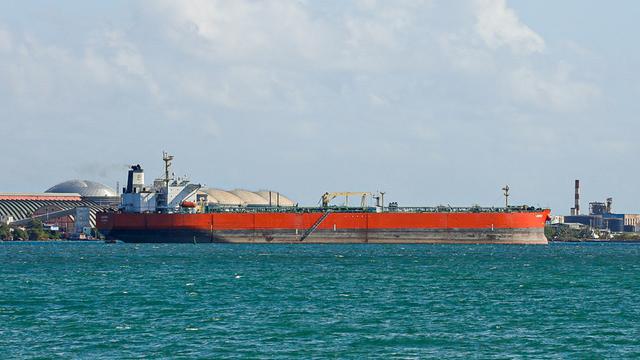 Diese Aufnahme zeigt ein Tankerschiff im Supertankerstützpunkt im Industriegebiet des Hafens von Matanzas, Kuba, am 30. März 2026.