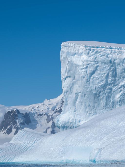 Gletscher und Eisberge in der Antarktis. Gletscher und Eisberge in der Antarktis.
