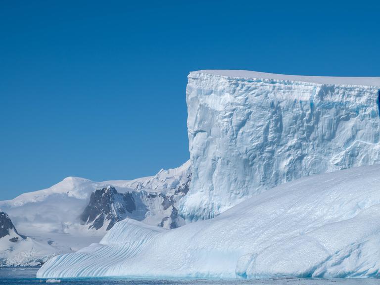 Gletscher und Eisberge in der Antarktis. Gletscher und Eisberge in der Antarktis.