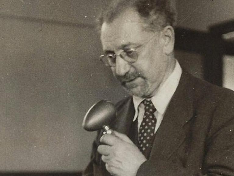 Ein historisches Foto des lettisch-US-amerikanischen Psychologen David P. Boder.