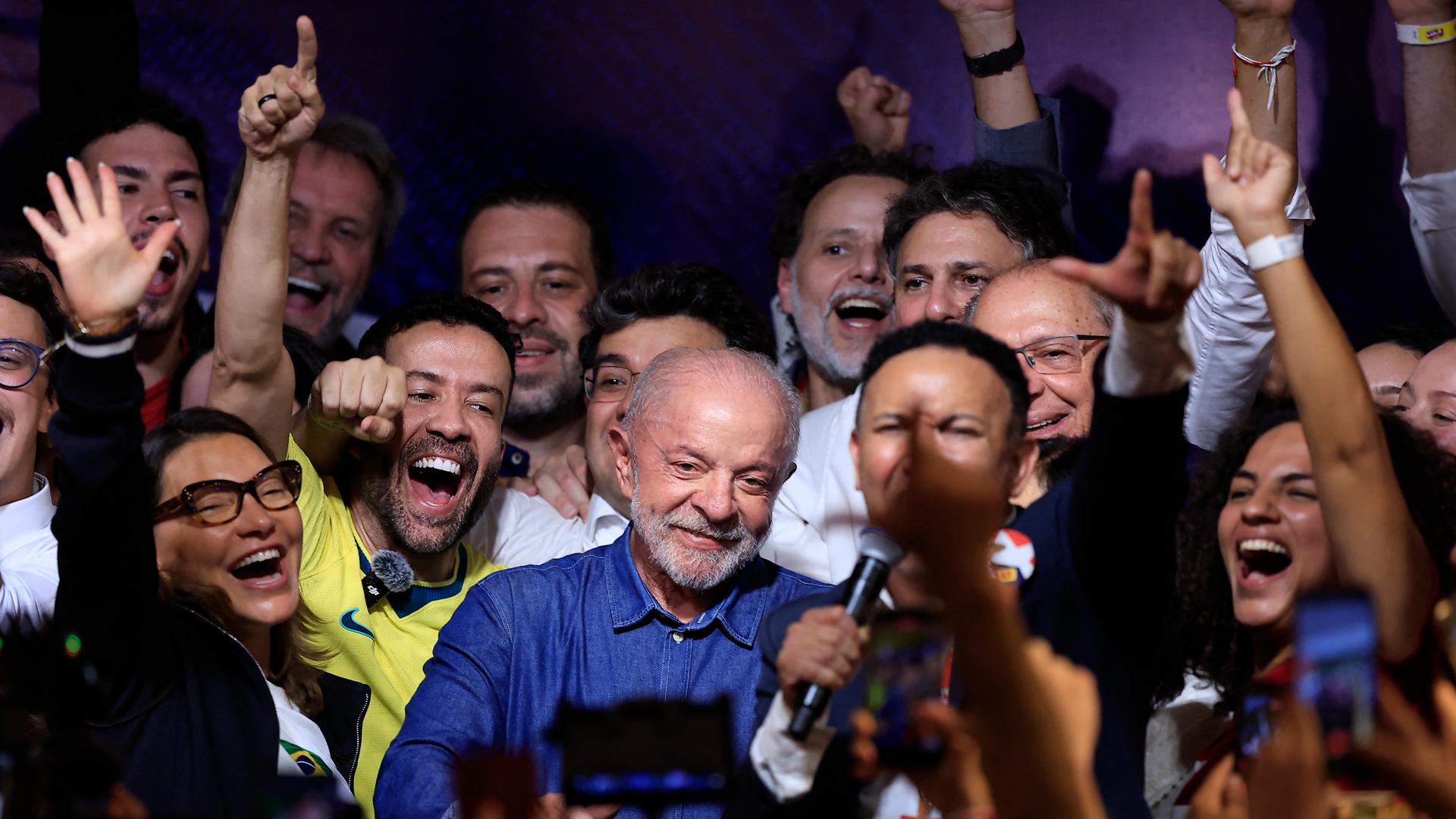 Der brasilianische Präsident und Kandidat der Arbeiterpartei (PT) für die Wiederwahl, Luiz Inácio Lula da Silva, reagiert auf die ersten Ergebnisse der Stichwahl um das Präsidentenamt am 25. Oktober 2026 in São Paulo, Brasilien.