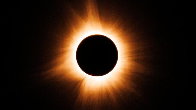 Eine Sonnen-Finsternis fotografiert in Kanada