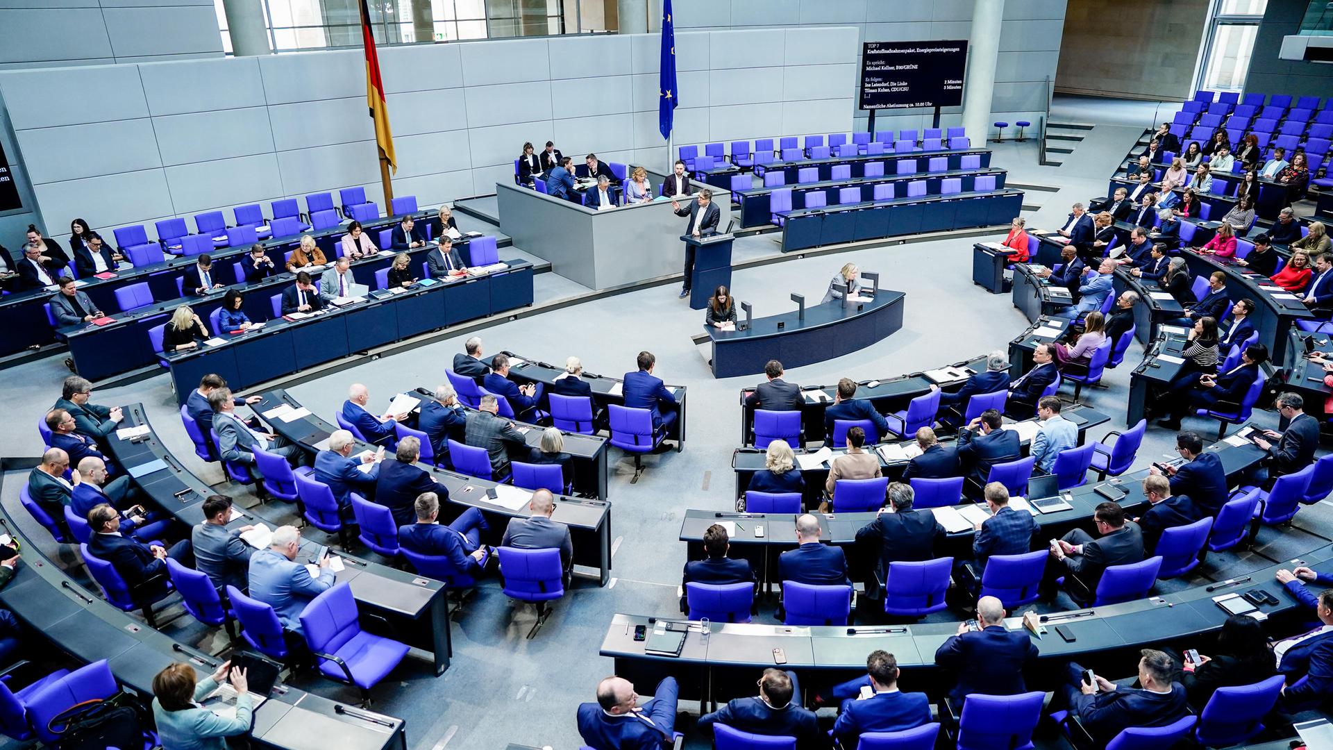 Plenarsaal bei der 68. Sitzung des Deutschen Bundestag in Berlin Plenarsaal bei der 68. Sitzung des Deutschen Bundestag in Berlin
