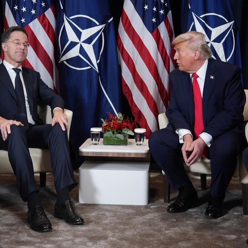 US-Präsident Trump im Gespräch mit NATO-Generalsekretär Rutte beim Weltwirtschaftsforum in Davos