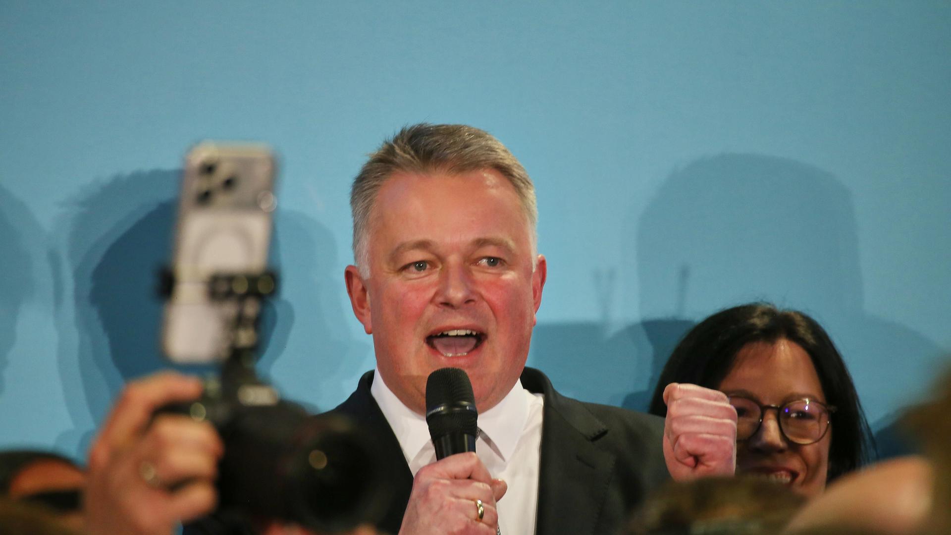 Gordon Schnieder auf der CDU-Wahlparty nach den ersten Prognosen