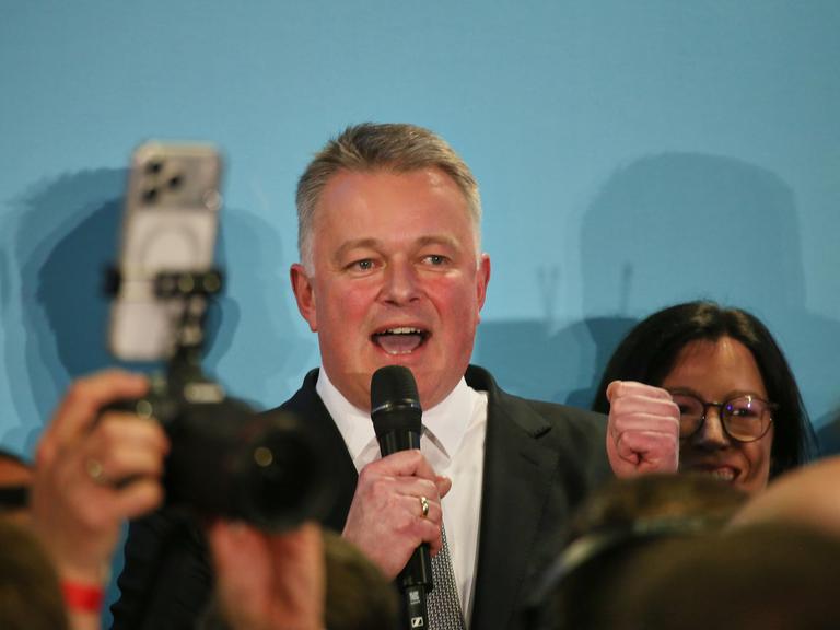 Gordon Schnieder auf der CDU-Wahlparty nach den ersten Prognosen