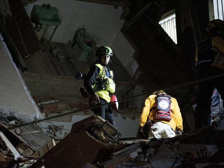 Rettungsarbeiten nach dem Erdbeben in Caracas
