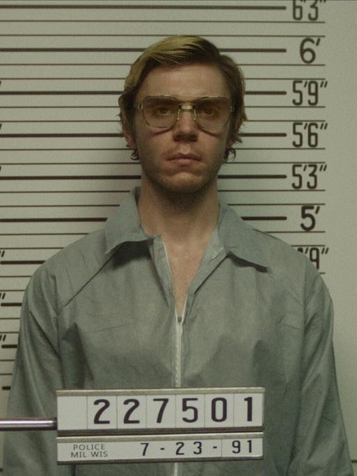 Evan Peters in der Rolle des Jeffrey Dahmer in der Netflix-Serie "Dahmer - Monster: Die Geschichte von Jeffrey Dahmer"