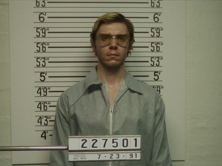 Evan Peters in der Rolle des Jeffrey Dahmer in der Netflix-Serie "Dahmer - Monster: Die Geschichte von Jeffrey Dahmer"