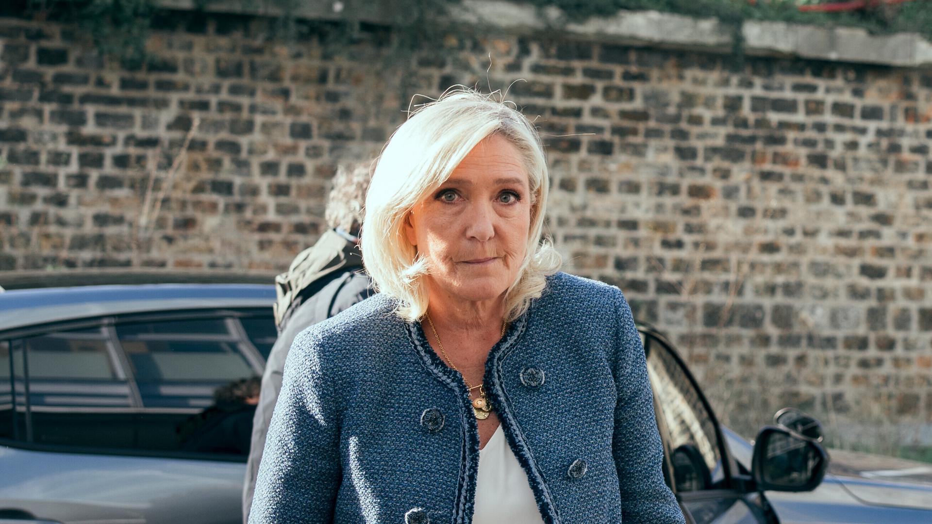 Marine Le Pen, Präsidentin des Rassemblement National (RN), bei ihrer Ankunft vor dem Gericht am 31. März 2025 Marine Le Pen, Präsidentin des Rassemblement National (RN), bei ihrer Ankunft vor dem Gericht am 31. März 2025