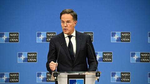 Nato-Generalsekretär Mark Rutte beantwortet Fragen bei Pressekonferenz (Brüssel, 3.12.2025)