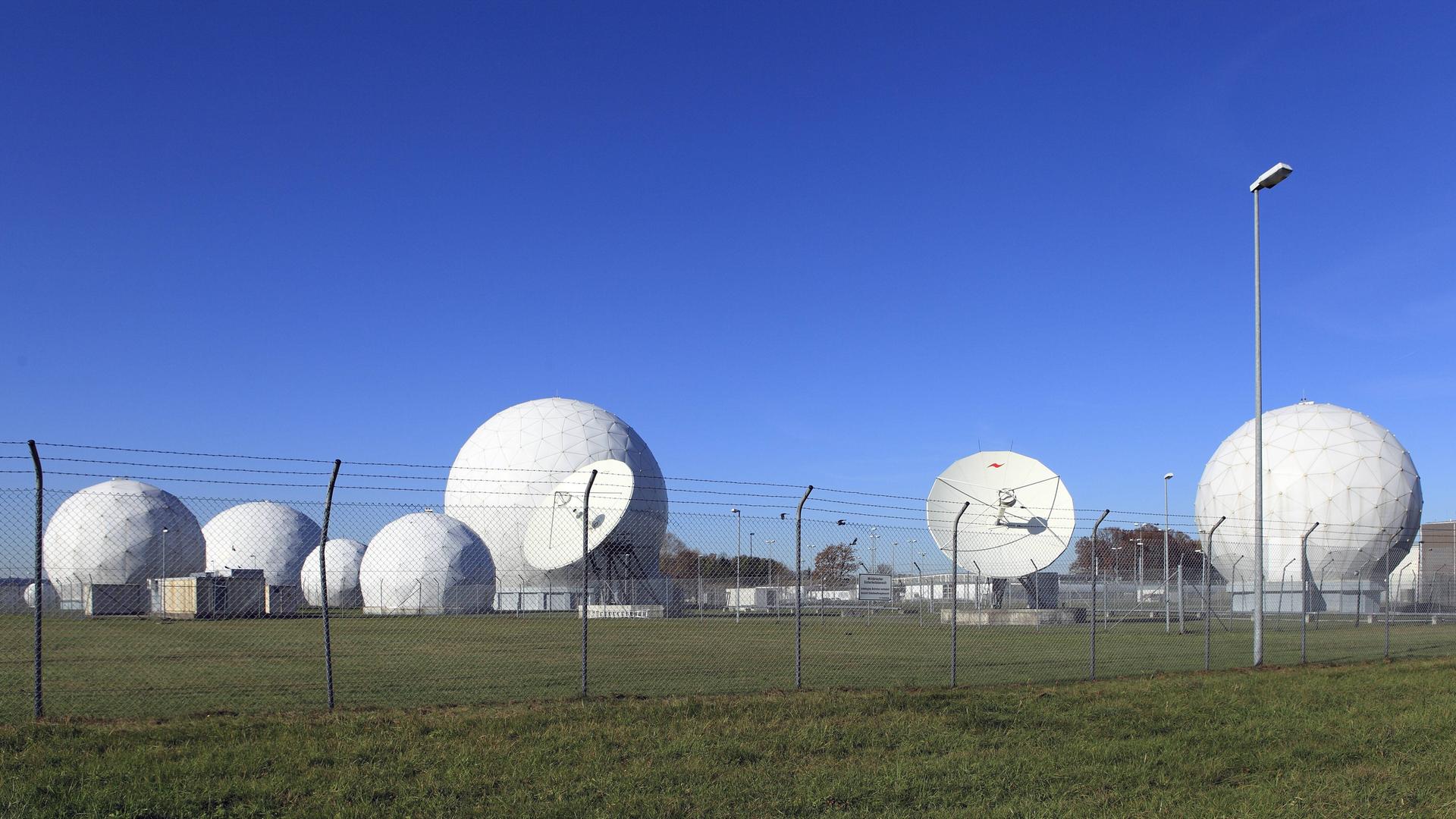 Ehemalige US Echelon Abhöranlage in Bad Aibling, die jetzt vom BND genutzt wird