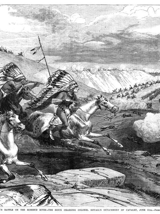 GROSSER SIOUX-KRIEG, 1876. Sioux-Krieger greifen die Kavallerie von Oberst William Royall in der Schlacht am Rosebud Creek während des Großen Sioux-Krieges am 17. Juni 1876 an. Zeitgenössischer Kupferstich nach einer Skizze von Charles St. George Stanley. GROSSER SIOUX-KRIEG, 1876. Sioux-Krieger greifen die Kavallerie von Oberst William Royall in der Schlacht am Rosebud Creek während des Großen Sioux-Krieges am 17. Juni 1876 an. Zeitgenössischer Kupferstich nach einer Skizze von Charles St. George Stanley.