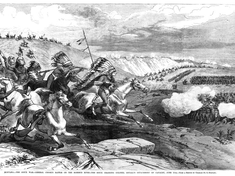 GROSSER SIOUX-KRIEG, 1876. Sioux-Krieger greifen die Kavallerie von Oberst William Royall in der Schlacht am Rosebud Creek während des Großen Sioux-Krieges am 17. Juni 1876 an. Zeitgenössischer Kupferstich nach einer Skizze von Charles St. George Stanley. GROSSER SIOUX-KRIEG, 1876. Sioux-Krieger greifen die Kavallerie von Oberst William Royall in der Schlacht am Rosebud Creek während des Großen Sioux-Krieges am 17. Juni 1876 an. Zeitgenössischer Kupferstich nach einer Skizze von Charles St. George Stanley.