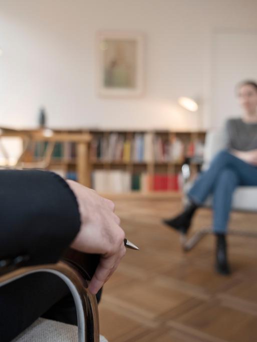 Eine Patientin beim Psychiater Eine Patientin beim Psychiater