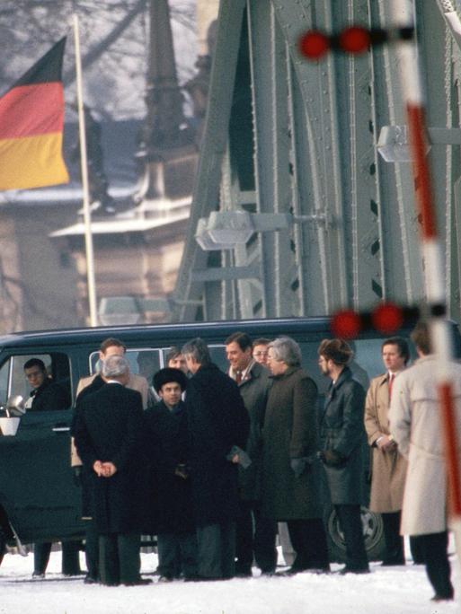Agentenaustausch 1986 auf der Glienicker Brücke zwischen West-Berlin und Potsdam (DDR).