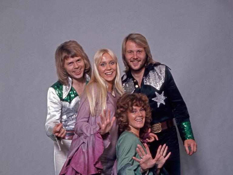 Studioaufnahme der schwedischen Popgruppe ABBA, Deutschland 1970er Jahre Studioaufnahme der schwedischen Popgruppe ABBA, Deutschland 1970er Jahre
