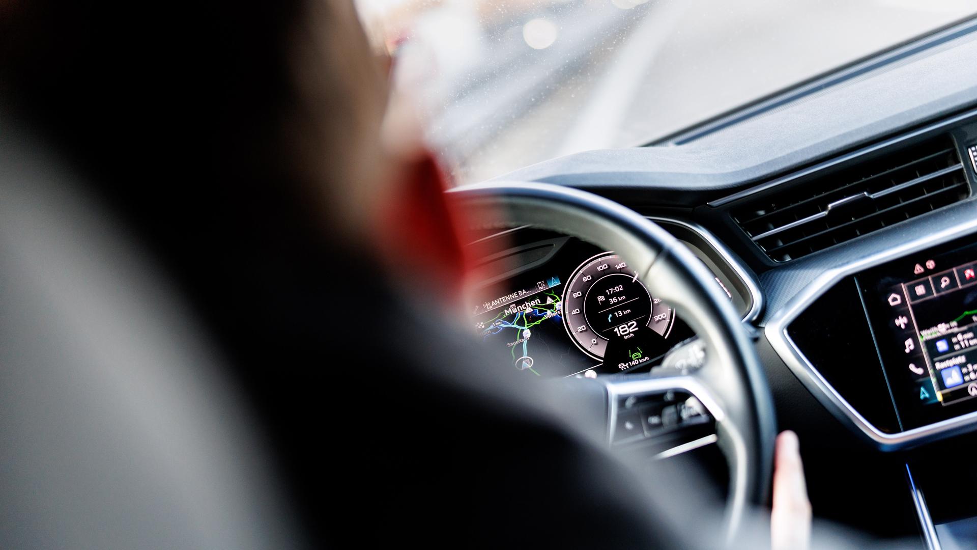 Autofahrer am Steuer